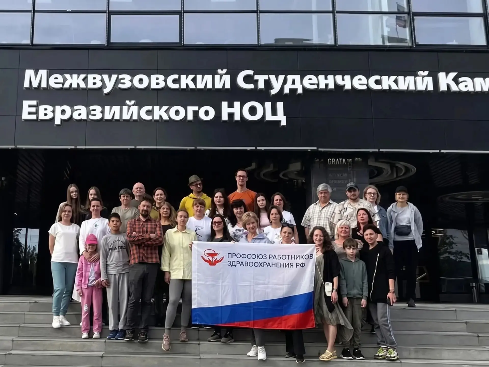 🌈В честь Дня медицинского работника группа сотрудников Уфимского НИИ медицины труда и экологии чело