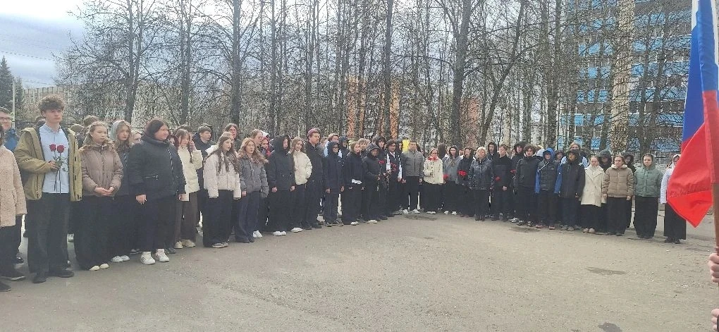 Угасшая юность… Повергнут мальчишка навеки во тьму, Ах, что же вы, ангелы, Так что ж вы ,хранители, 