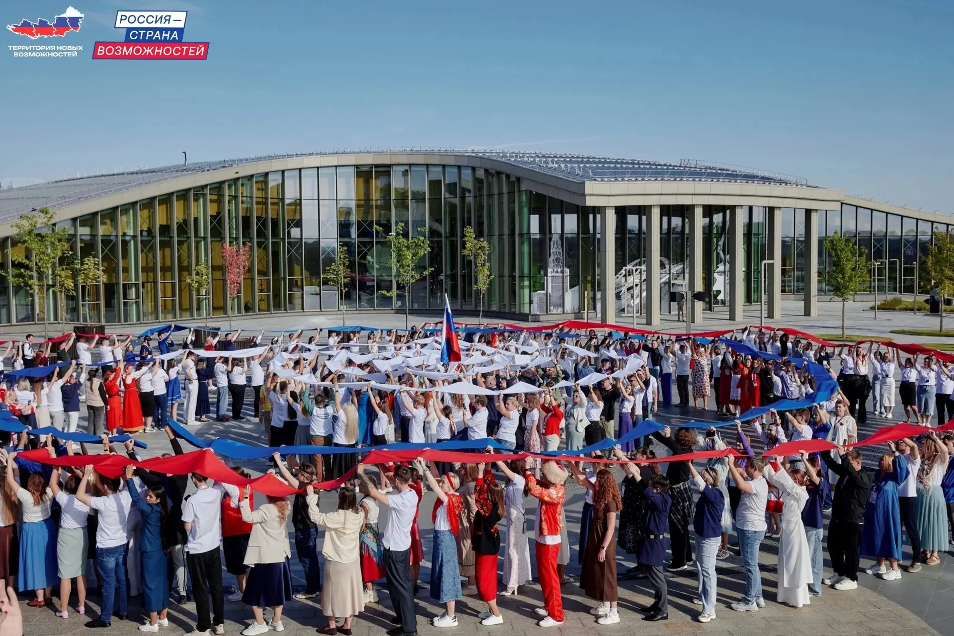 #ВокругФлага: 100 жителей Донбасса и Новороссии стали частью большой традиции в «Сенеже»