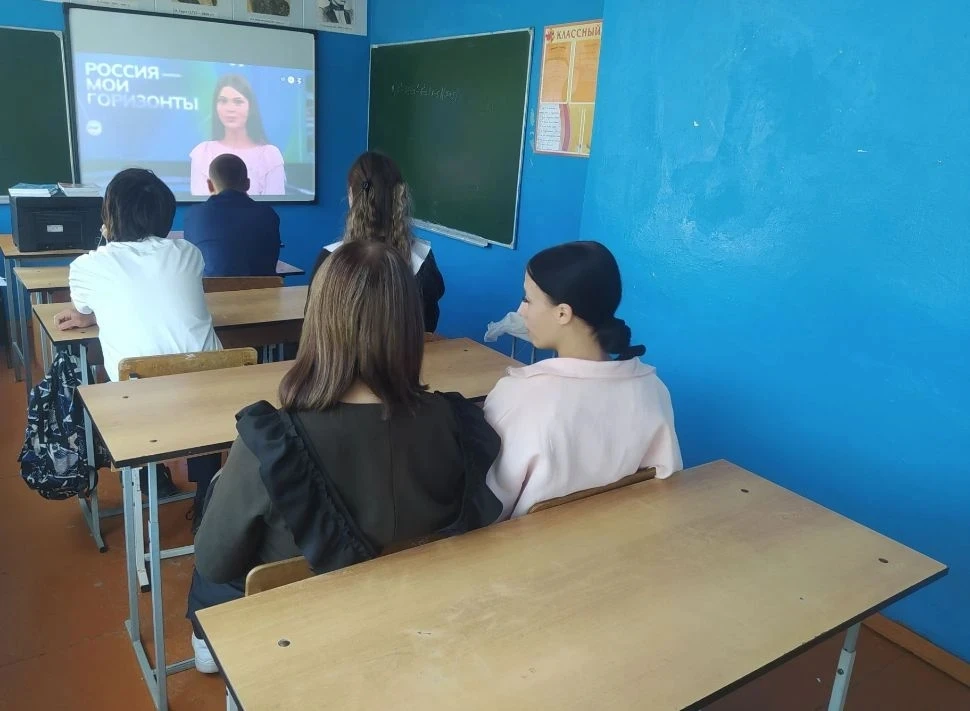 В рамках проекта "Билет в будущее" учащиеся 6-10 классов приняли участие в установочном...