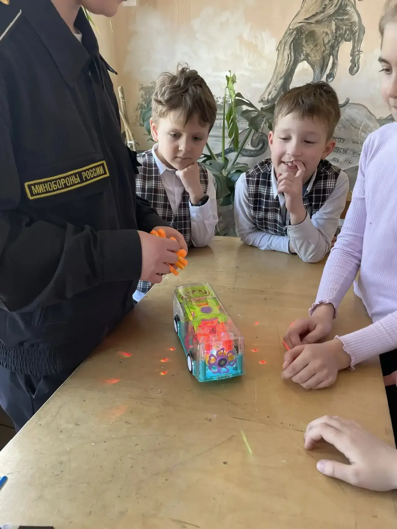 🎉 Дорогие друзья и родители! 🎉 Пятница-день в 1А классе стал настоящим праздником знаний и веселья! 