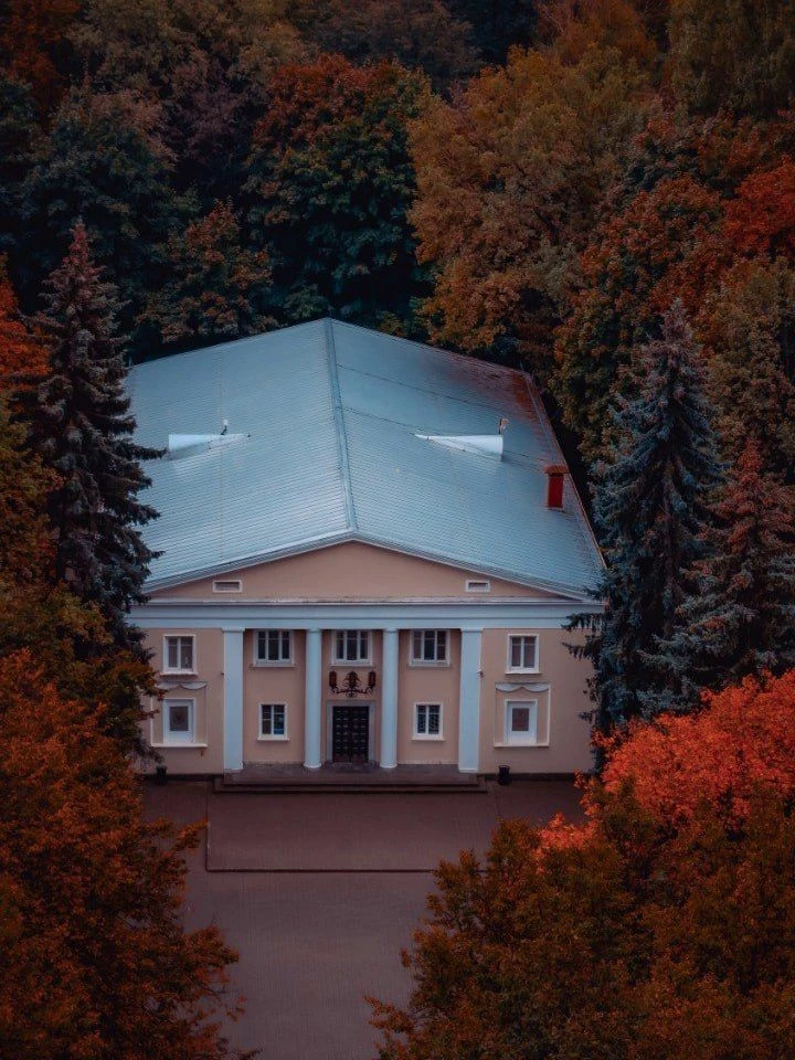 🏛 Выставочный павильон «Арт-парк»