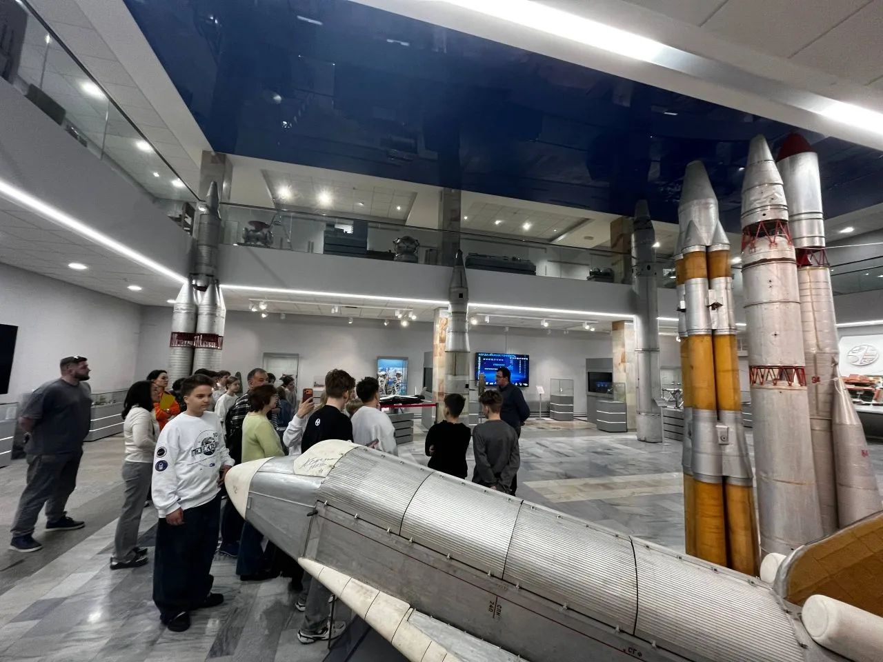 🛰️ На прямой связи с орбитой  📍Академика Челомея, 6А  🚀Ученики 6 «Е» класса посетили Центр управлени