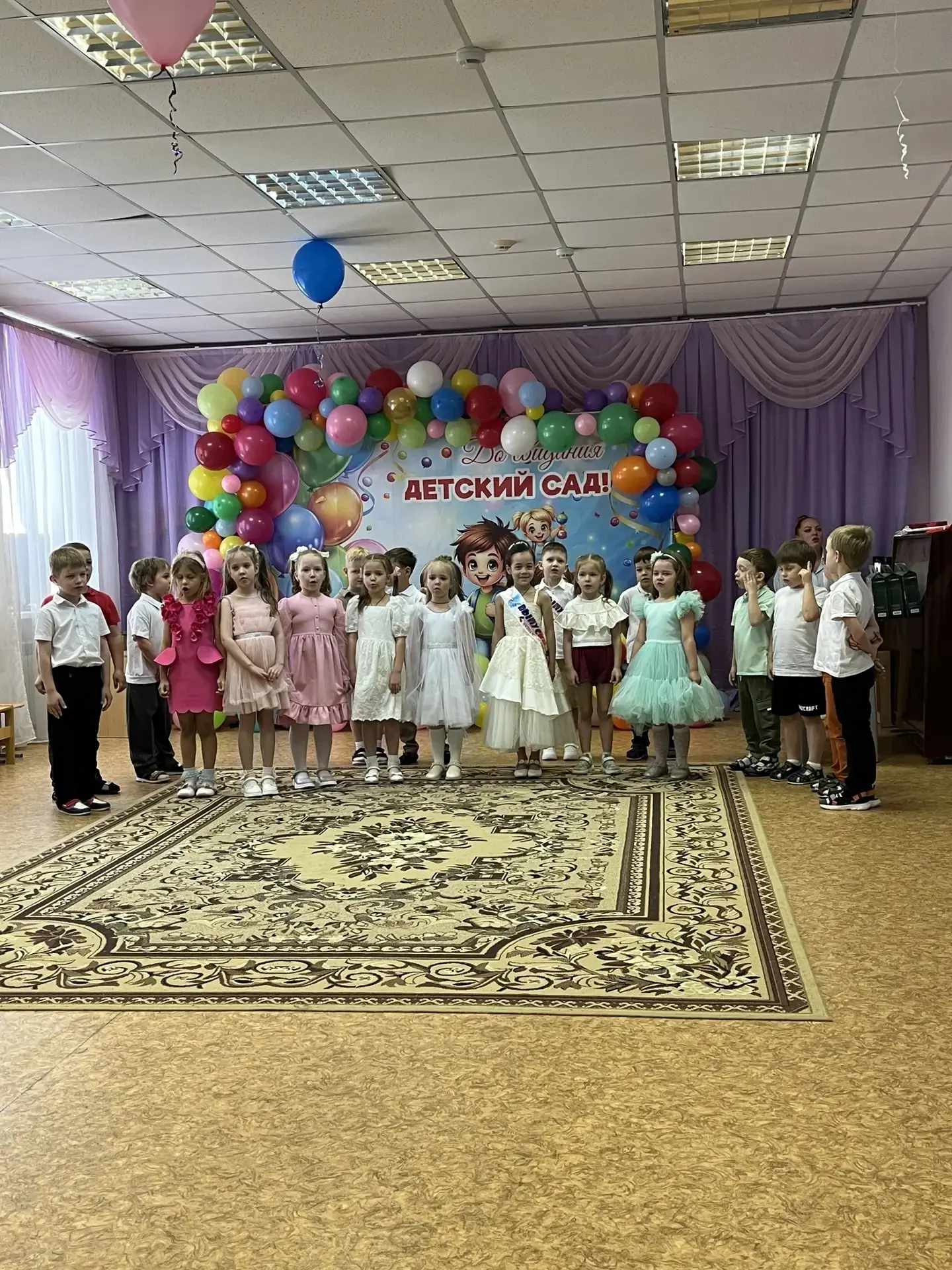 В день защиты детей, наш детский сад превратился в настоящую сказку: звучала весёлая му...