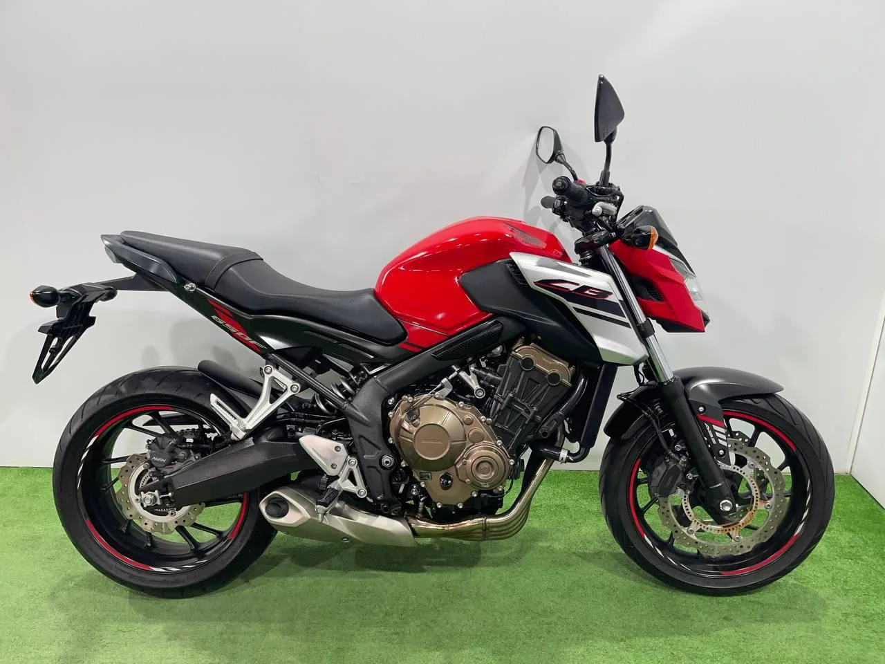 HONDA CB650F в наличии во Владивостоке  Характеристики:  - 2017 год - объем 650 см3 - Аукцион AUCNET