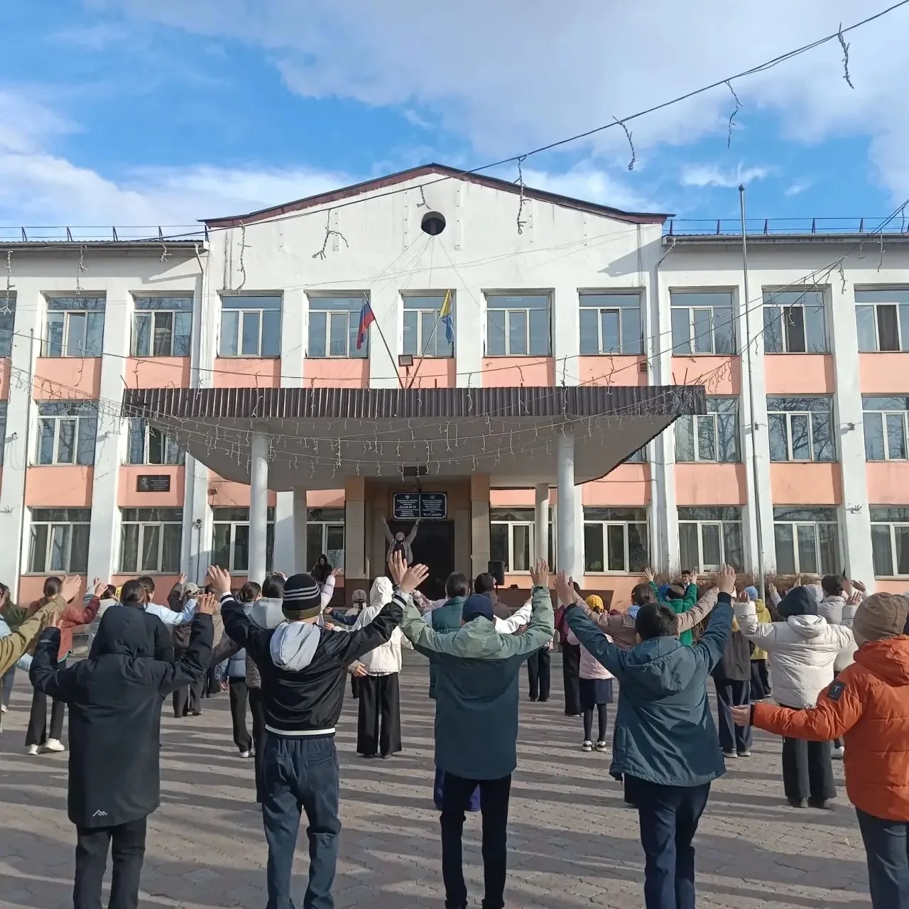 🏃‍♂️ 7 апреля. Бодрое утро лицея: Всемирный день здоровья встретили всем составом!  7 апреля утро в 