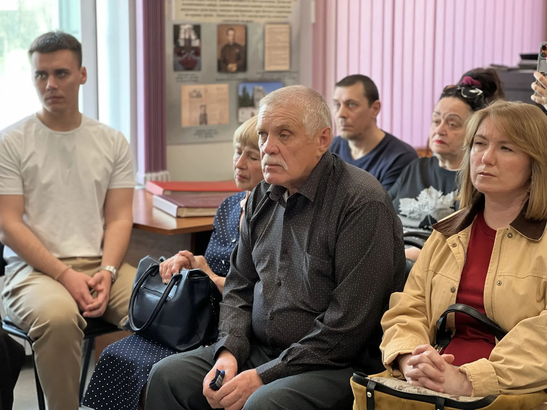 В нашей школе прошло важное событие — открытие парты Героя, посвящённой Владимиру Сергеевичу Косячен