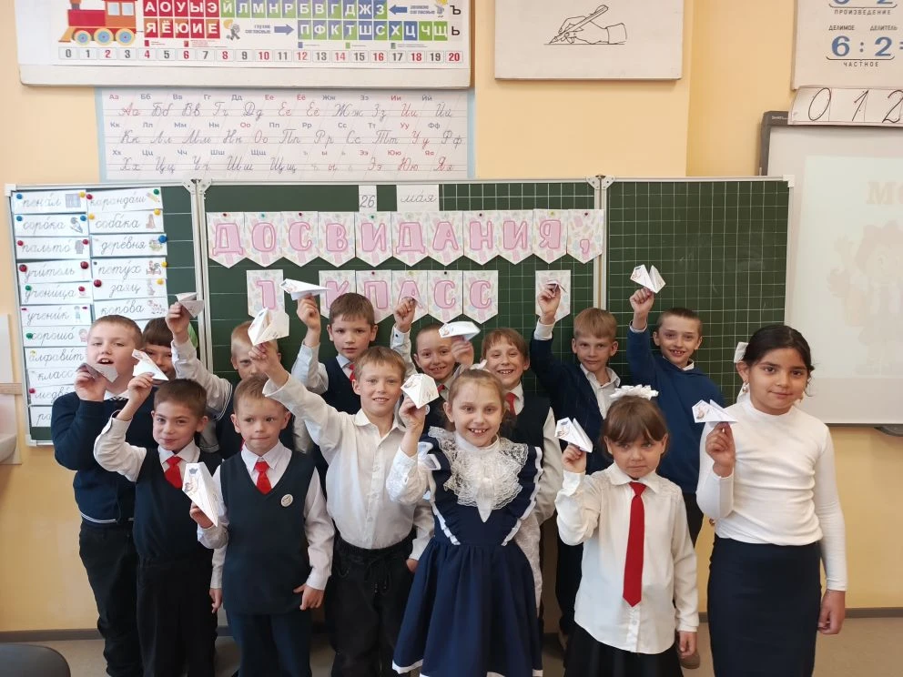 ✨ 26 мая в нашей школе прошёл трогательный праздник Последнего звонка 🔔.