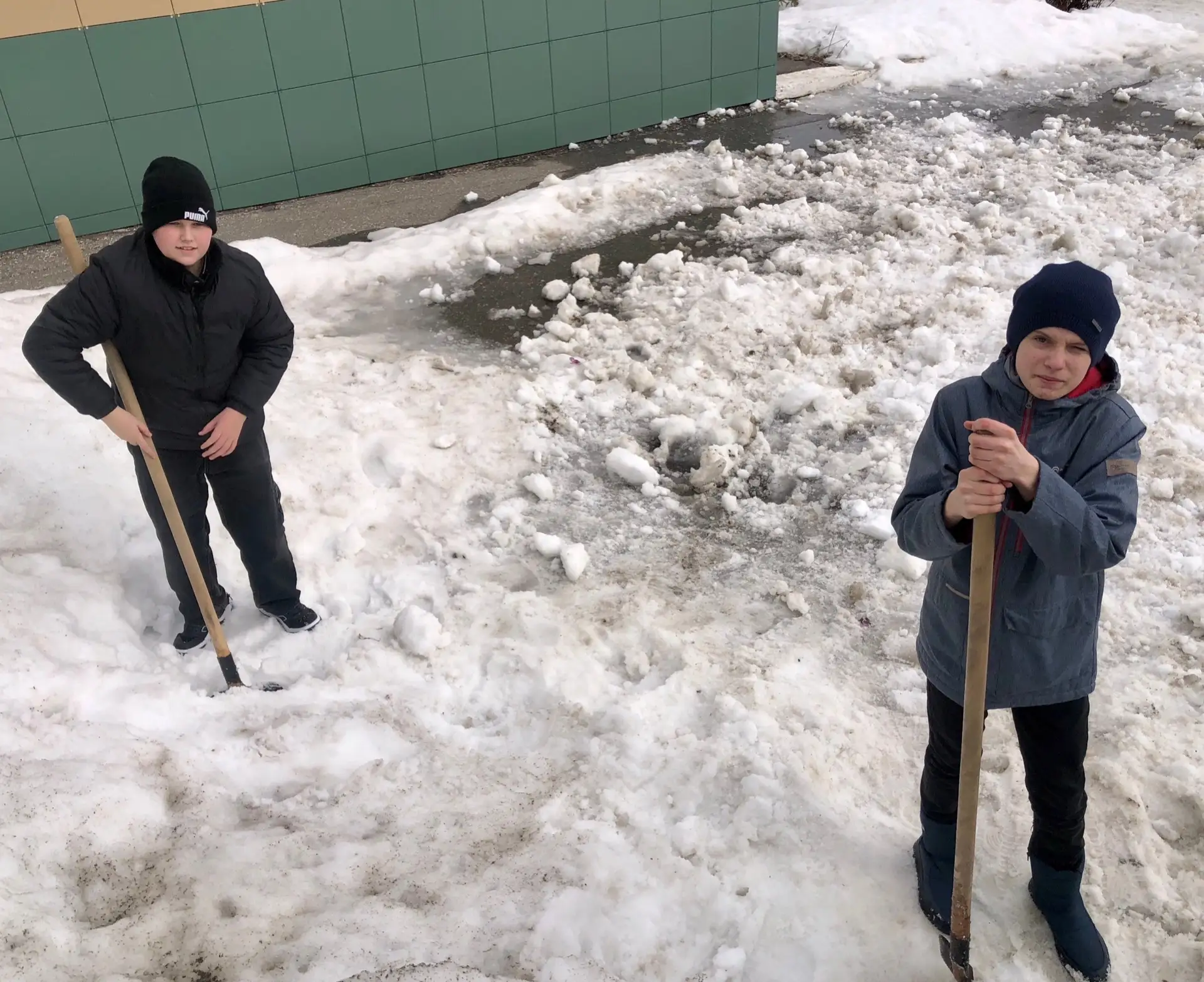 Школа с. Засечное: Весенний субботник/Приглашаем еще!  Снега в этом году так много, что зимние  субб