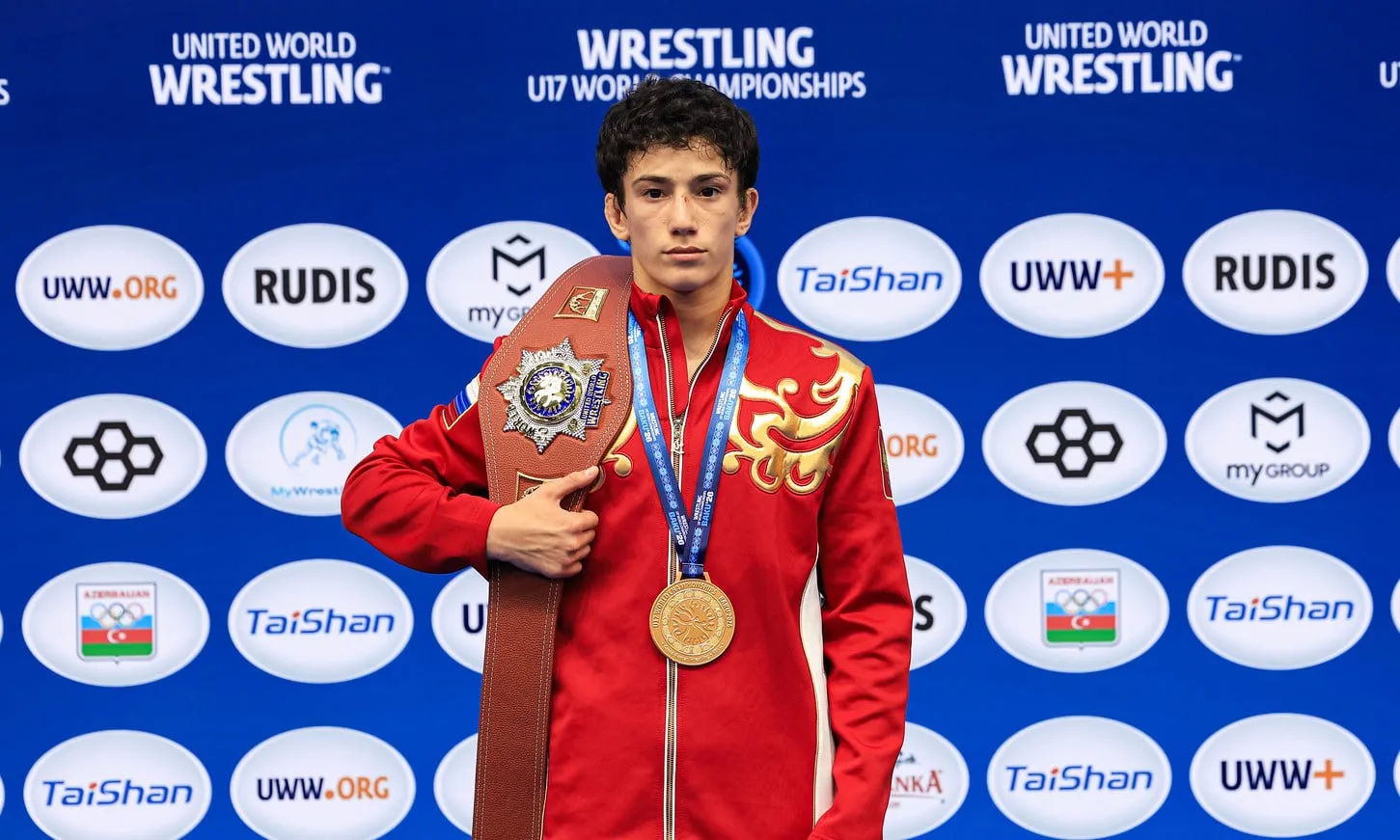 🏆❤️❤️Учащийся 11-го класса гимназии города Буйнакска Солтан Юсупов завоевал золотую медаль на перве