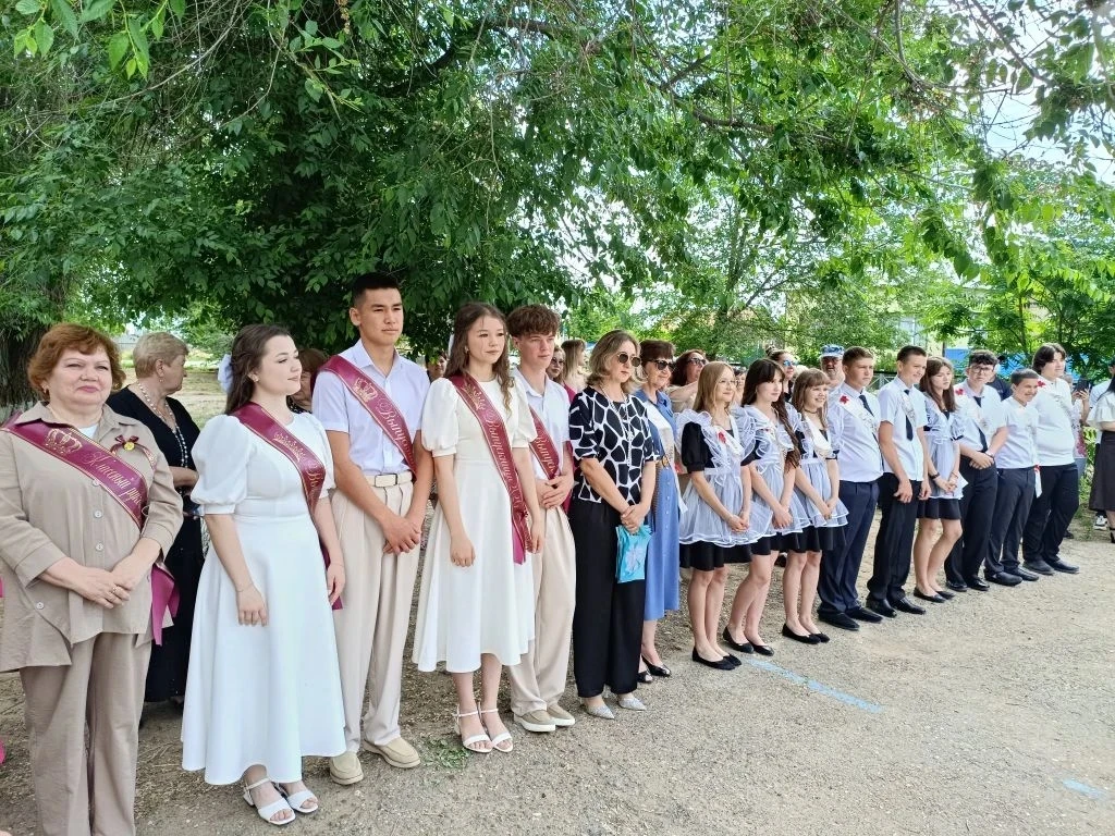 🎉 Последний звонок в нашей школе!