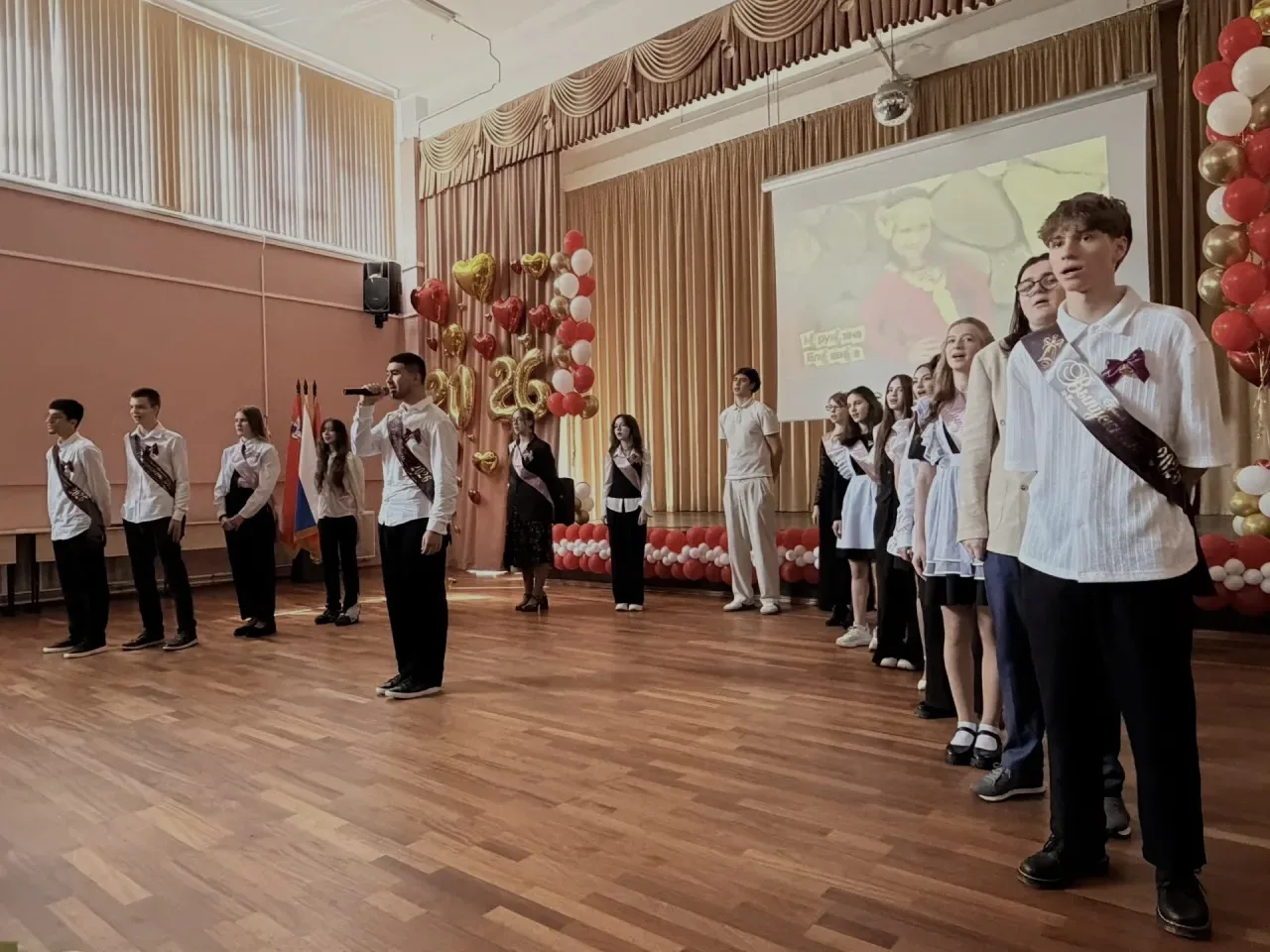 🔔 Последний звонок в МБОУ СОШ №4 (корпус 2)!  🏫 Сегодня для наших одиннадцатиклассников прозвучал са