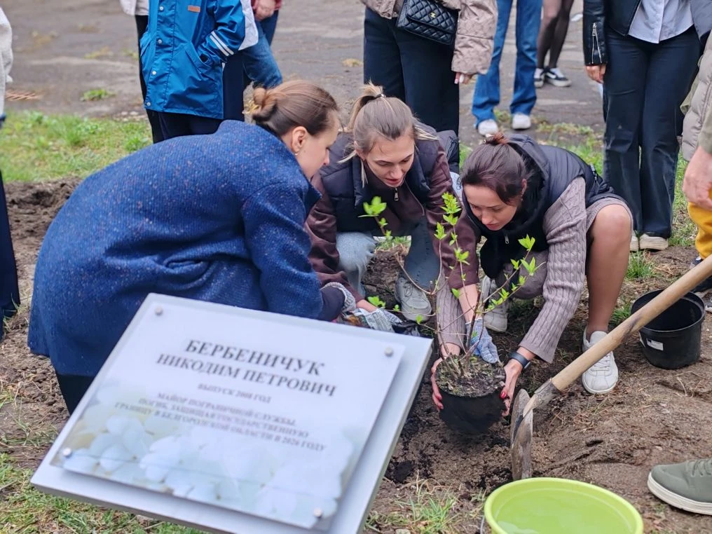 Аллея героев🇷🇺  В лицее прошло очень важное и трепетное событие. Мы открыли «Аллею героев». Высадили