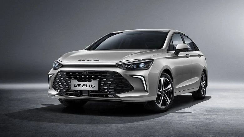 ⚡️В Петербурге осталась лишь одна точка продажи автомобилей BAIC, где представлено всег...