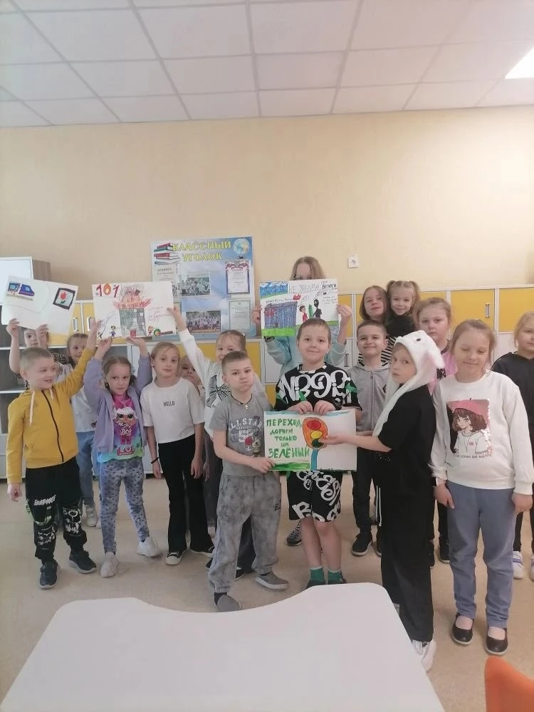В нашем лагере прошёл конкурс плакатов на тему «Безопасность на улице, в транспорте и дома!» 🚦🏠🚌  Гл