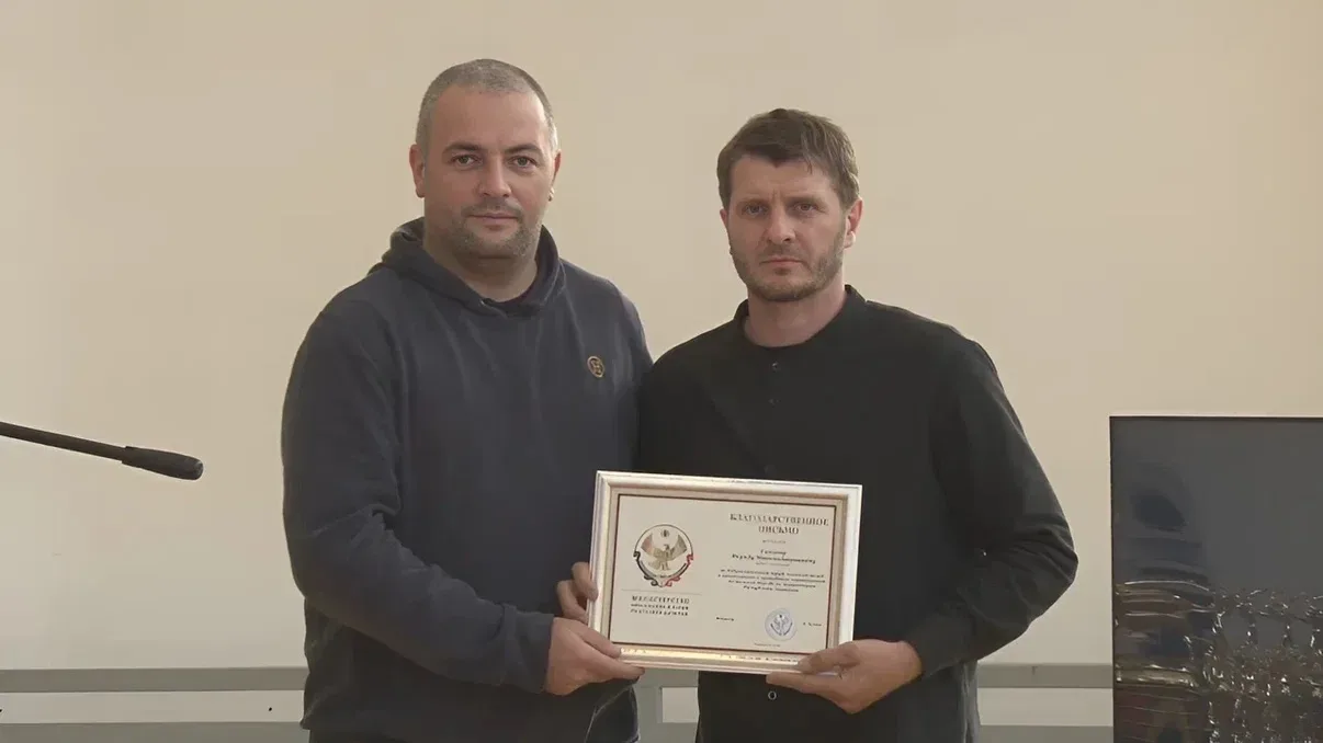 От имени министра образования Республики Дагестан Бучаева Я.Г. нашему уважаемому тренер...