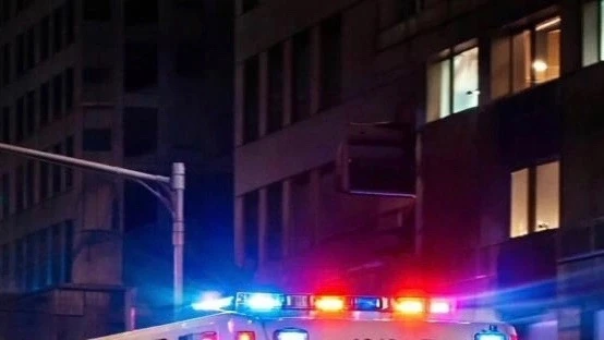 Пьяные гости рюмочной на Московской отправили барменшу в больницу с переломом 
 
Около четырёх часов