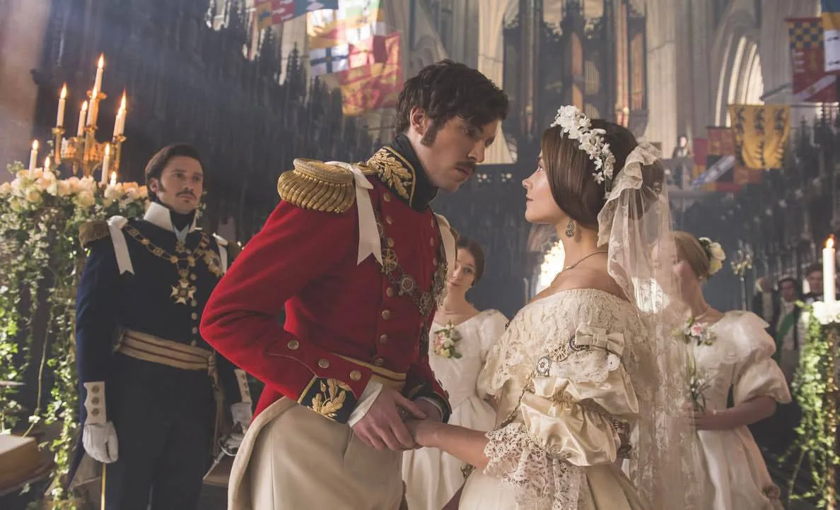 Сегодня пост для фанатов сериалов The crown/Корона и Downton Abbey/Аббатство Даунтон......