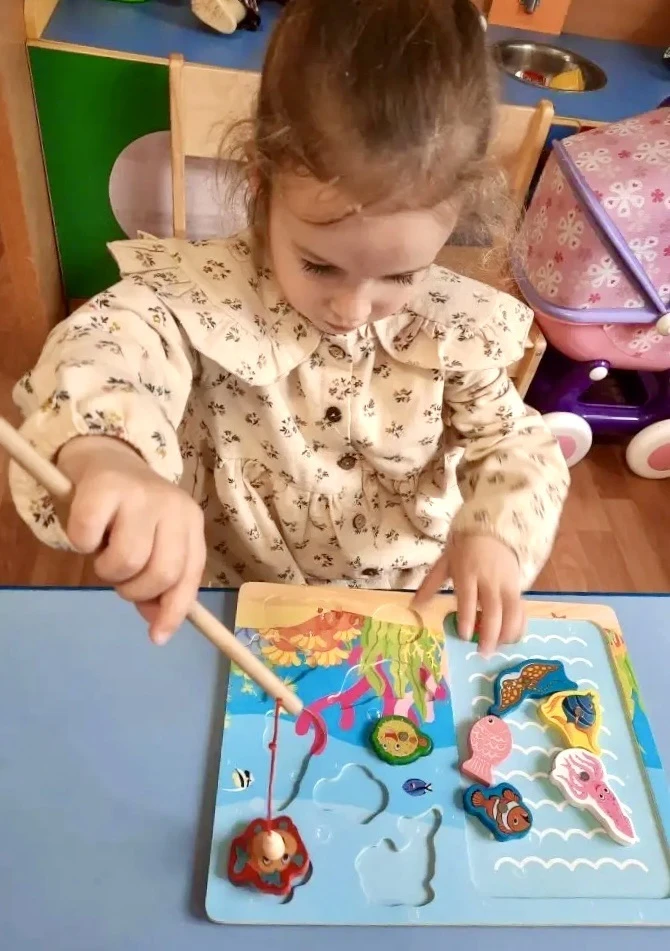 УЧИМСЯ, ИГРАЯ (Часть 2)  ☝️Продолжение предыдущего поста   🧐 На занятии «Изучаем рыб» наши дошколята