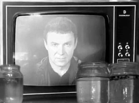 А вы тоже заряжали воду перед телевизором?)