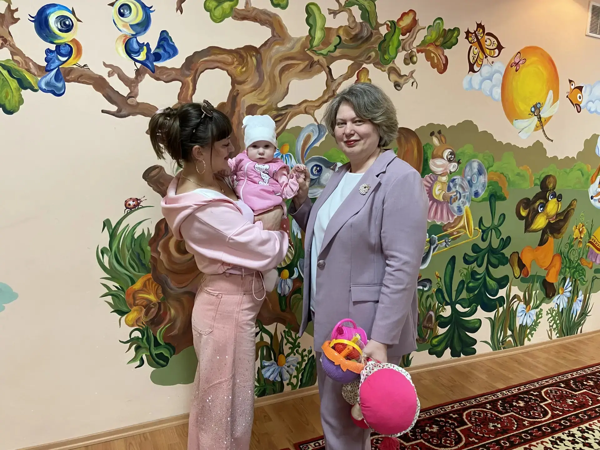 Счастливое возвращение: малышка из «Родничка» снова с мамой