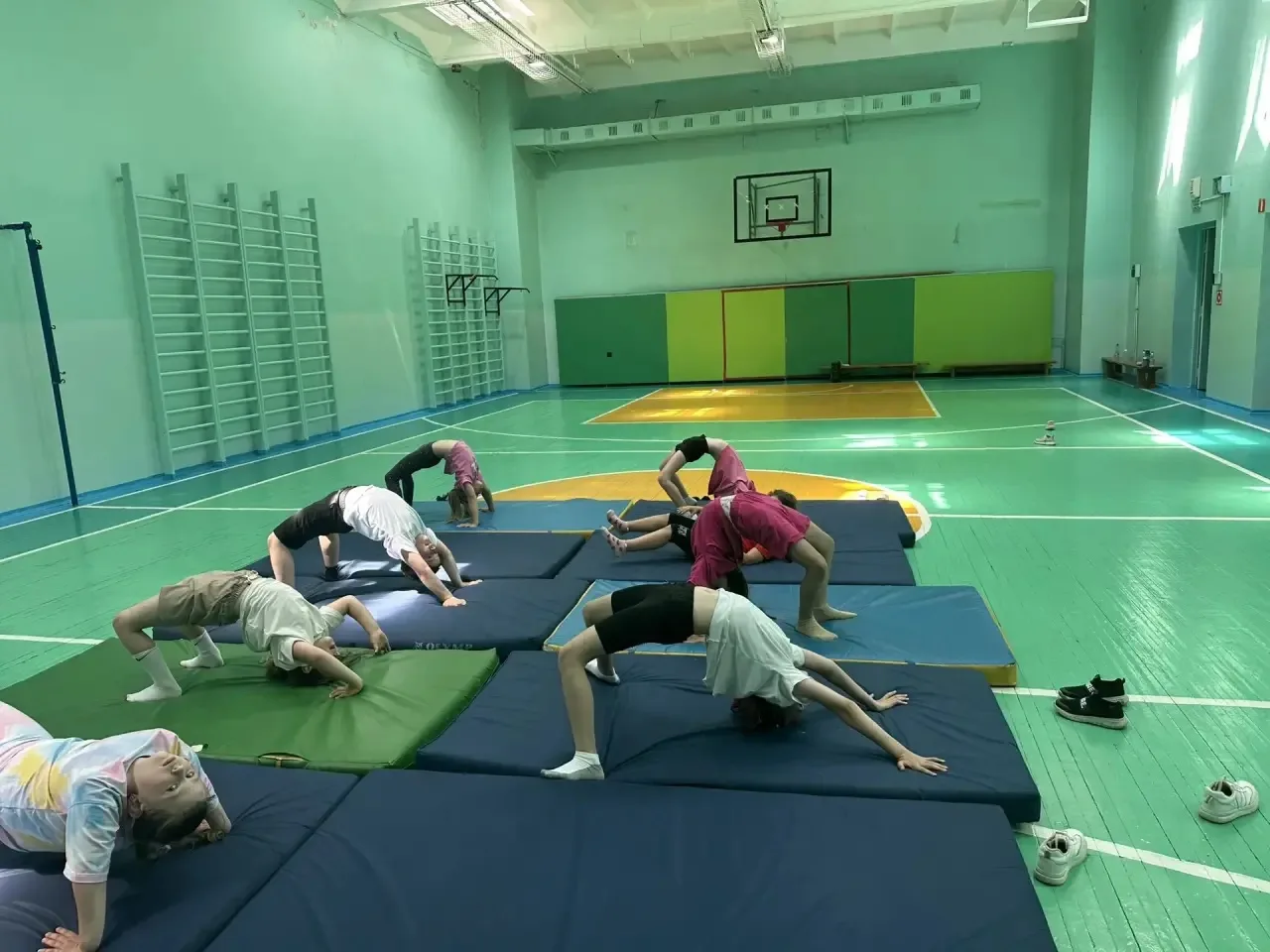 На смене «Чирлидинг» скучать точно некогда! Каждый день — новый танец, новые фигуры и море улыбок. Р