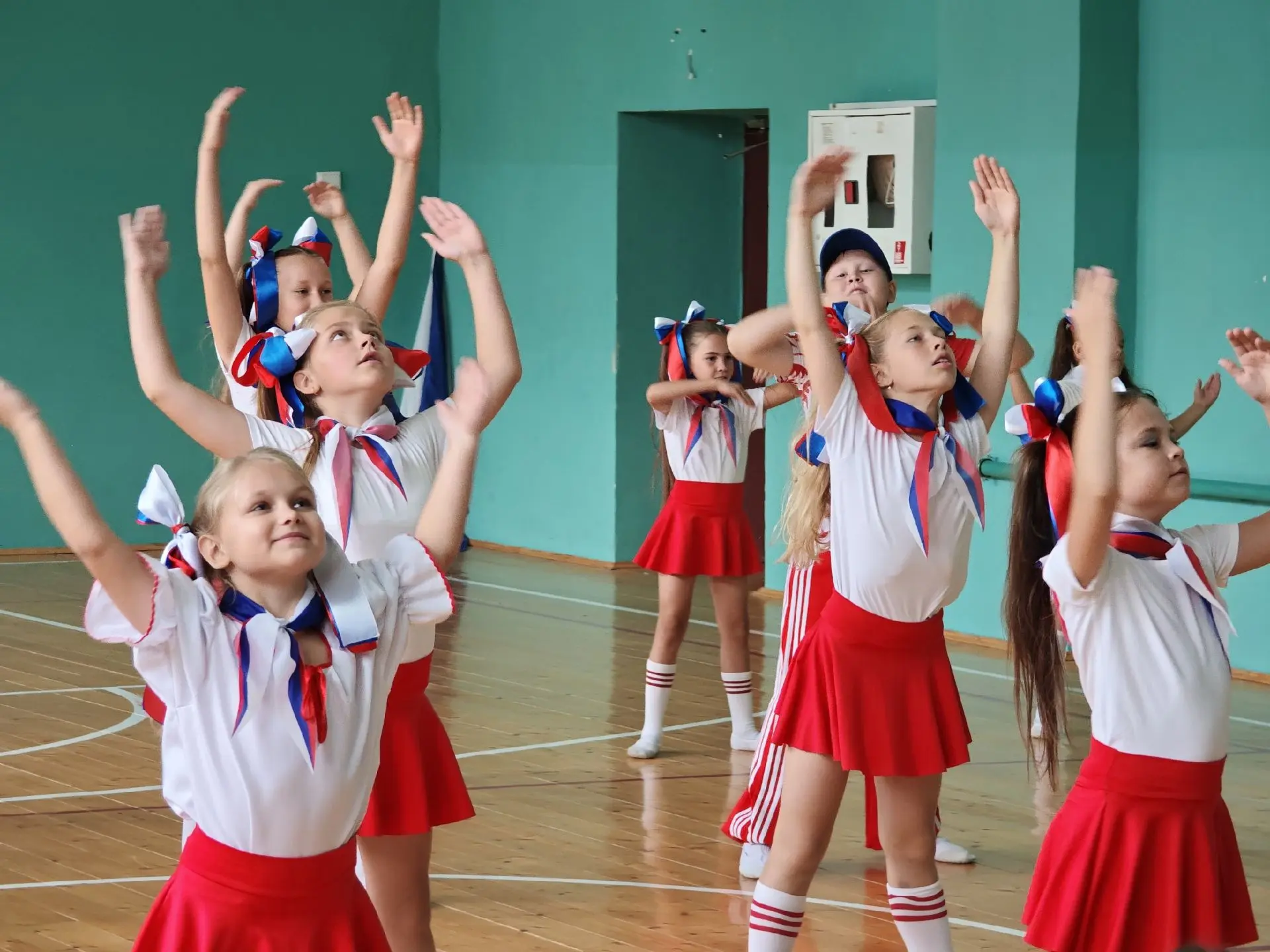 ТРИКОЛОР В СЕРДЦАХ ДЕТЕЙ 🇷🇺