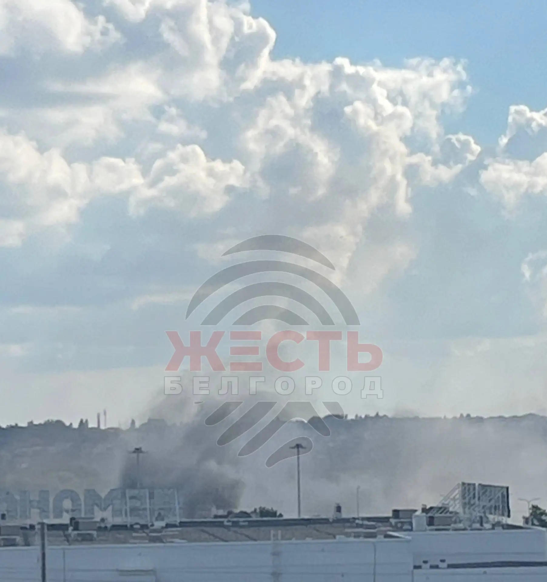 ❗️Жилой дом загорелся в районе «Лемана Про» в Дубовом