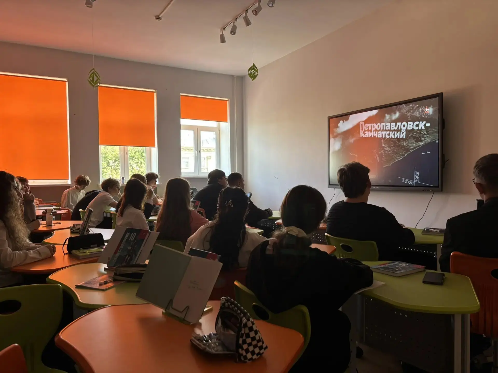 🎞3 сентября в школе прошел важный кинопоказ приуроченный к Дню Победы над милитаристск...