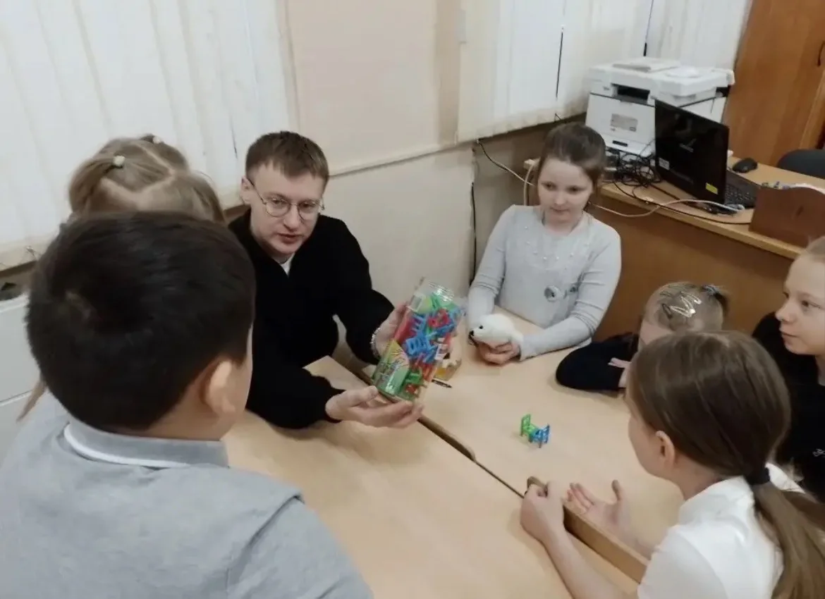🗺️ИГРАЕМ ВМЕСТЕ ВЕСЕЛО И ДРУЖНО🗺️  🎲В нашей школе состоялось яркое событие! Гостями учеников 3А и 3Б