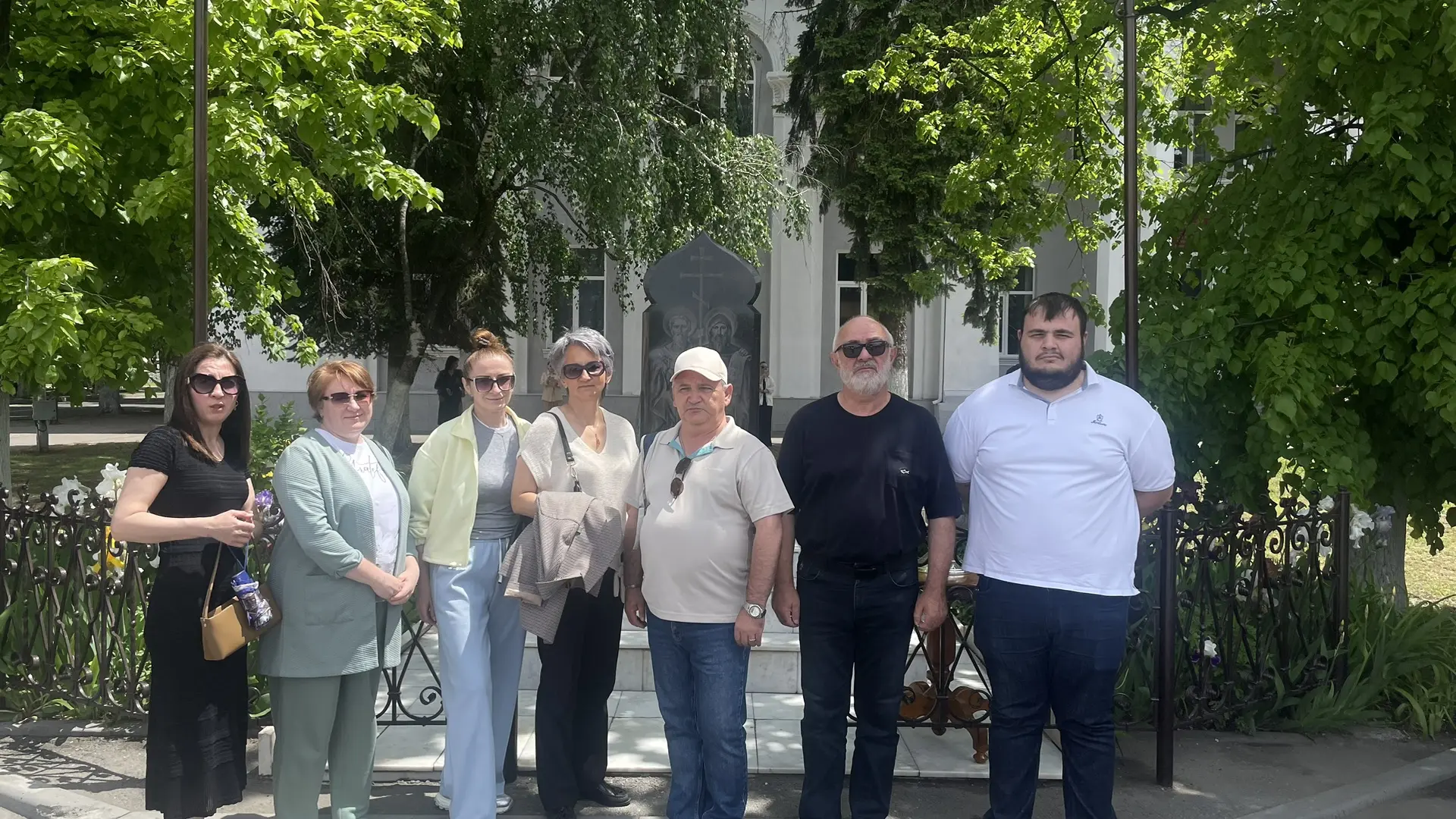 Сегодня, 24 мая, сотрудники КЧРГБУ «ЦДОД» приняли участие в праздничных мероприятиях в ...