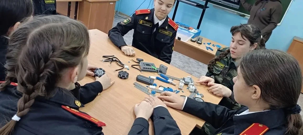 #СШ12_ДеньНауки #СШ12_НашиДетиЛучшие   🦉🚀 Территория открытий: как прошел наш День науки и техники! 