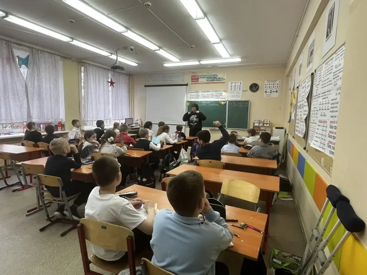 ✨ Космическое путешествие вместе с 10-м классом! ✨  Сегодня наши старшеклассники под чутким руководс