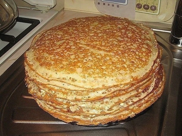 ЗАВАРНЫЕ БЛИНЧИКИ НА КЕФИРЕ 🥞🥞🥞  ИНГРЕДИЕНТЫ 1 стакан кефира🍶 150 гр муки 1 яйцо🥚 1/3 ч.л. соды 1 ст