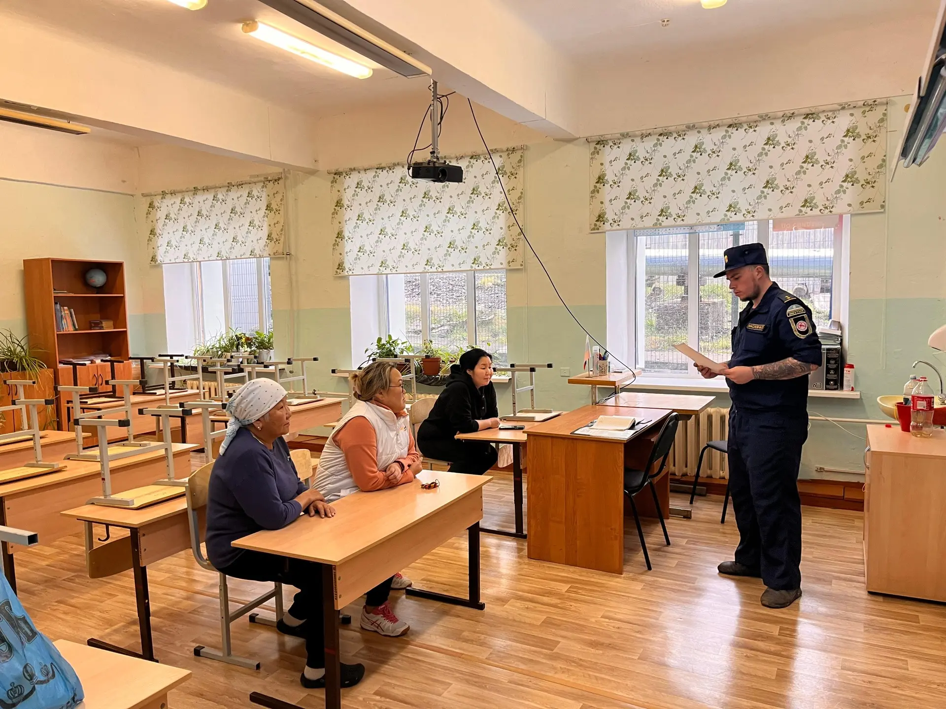 В п. Тикси прошли противопожарные инструктажи на избирательных участках