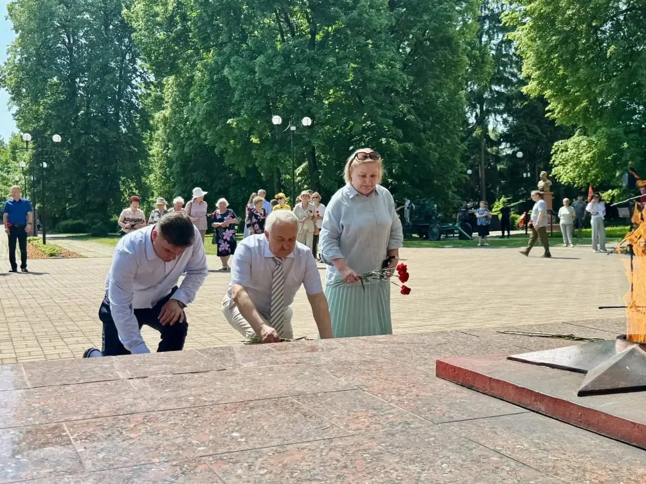 В юбилейный 795-й год Можайка в парке Победы у Вечного огня прошла традиционная Вахта памяти  Здесь 