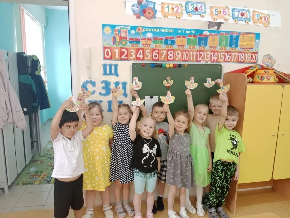 Сегодня в группе "Карапузики" сделали аппликации ко Дню одуванчика 🏵