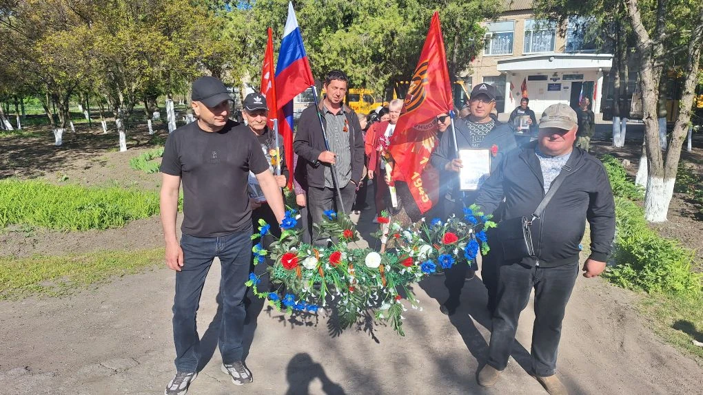 🇷🇺 Бессмертный подвиг в наших сердцах

9 мая коллектив Менчикуровской СОШ им. А. Яковенко совершил
