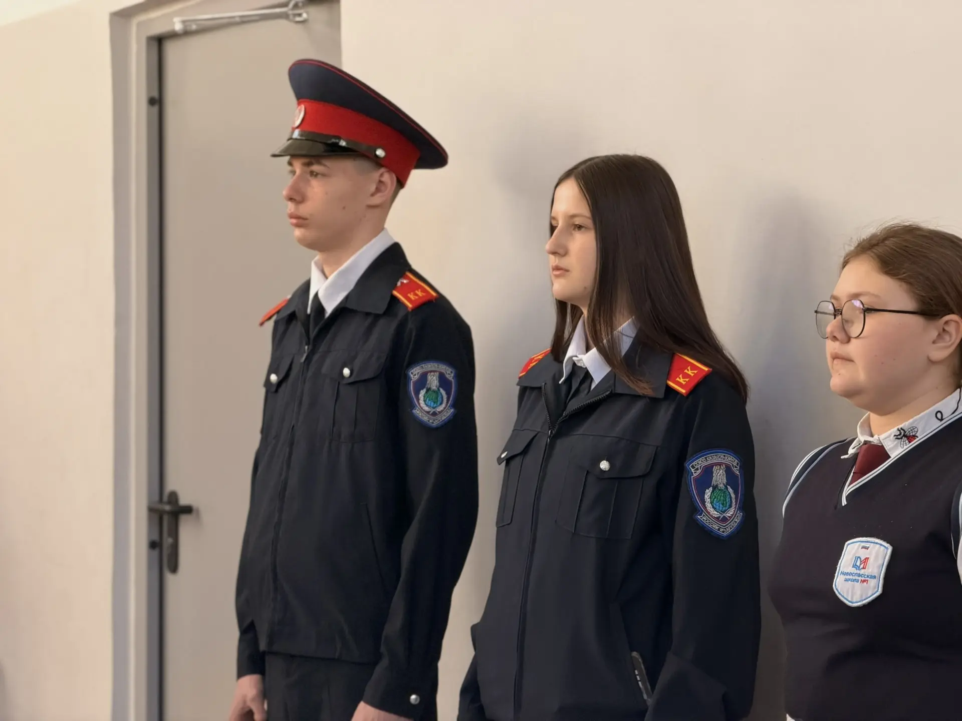 ✨Последняя неделя перед каникулами!   Сегодня в нашей школе прошла торжественная линейка, посвященна