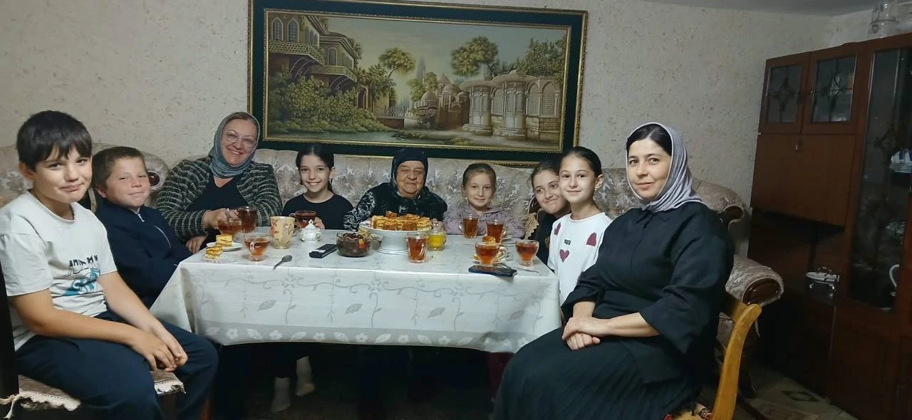 🔹Заведующая библиотекой села Атланаул Зухра Шапиева посвятила этот день ветерану труда...