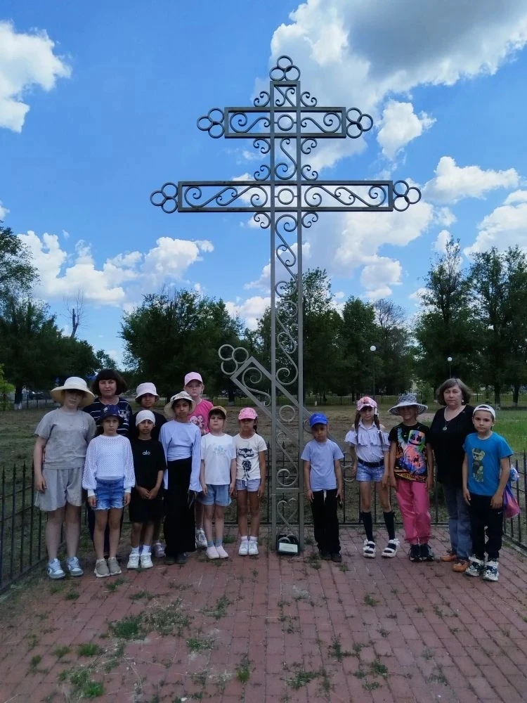 ☀Отрядный шаг в историю нашего села👫

💥Третий день в нашем лагере прошёл не за партами, а на улица