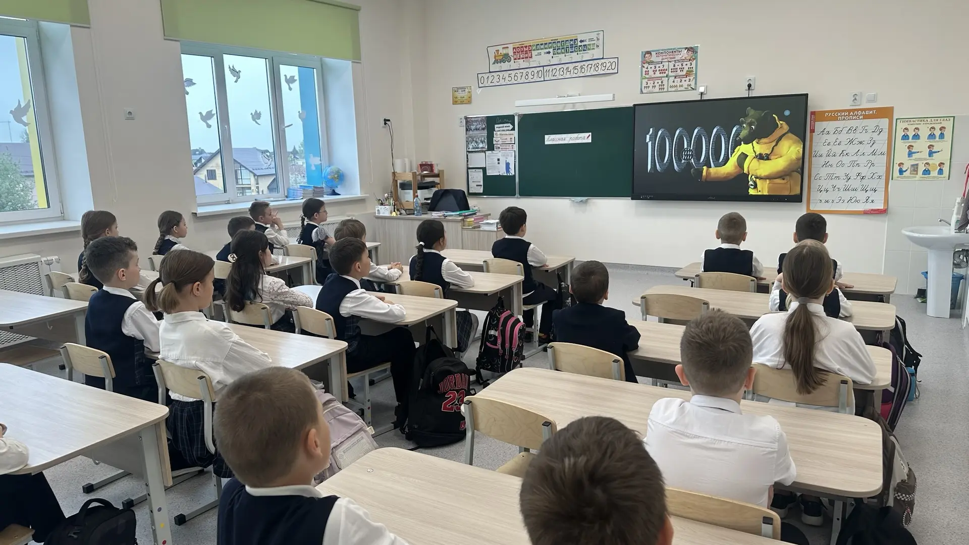 Наши Орлята на треке «Хранители исторической памяти» 🌟  Сегодня 2 «Б» класс окунулся в тему «Расскаж