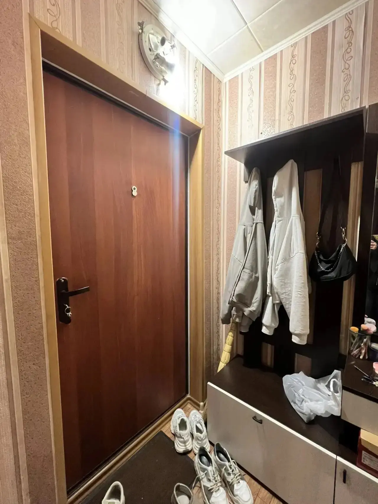 Г Казань Сдаём 1 комнатную квартиру по улице АДОРАТСКОГО, 54. НОВО САВИНОВСКИЙ РАЙОН. В квартире кос