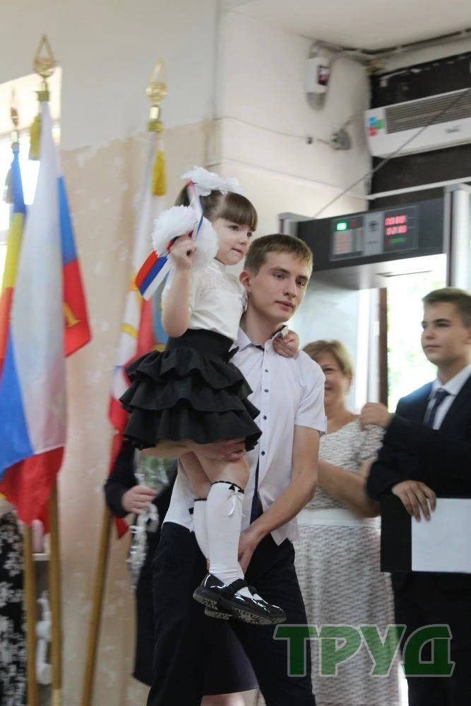 ШКОЛЬНЫЕ ЛИНЕЙКИ ПРОЙДУТ В ЗАКРЫТЫХ ПОМЕЩЕНИЯХ