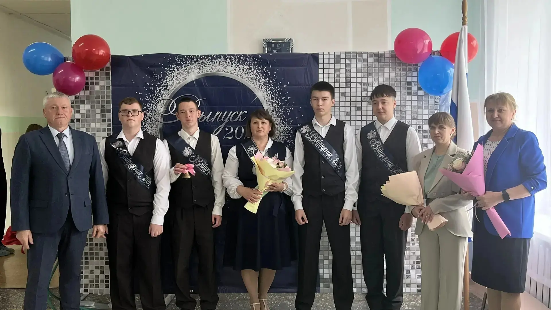 26 мая в стенах Мало-Томской школы состоялась торжественная линейка, посвященная праздн...