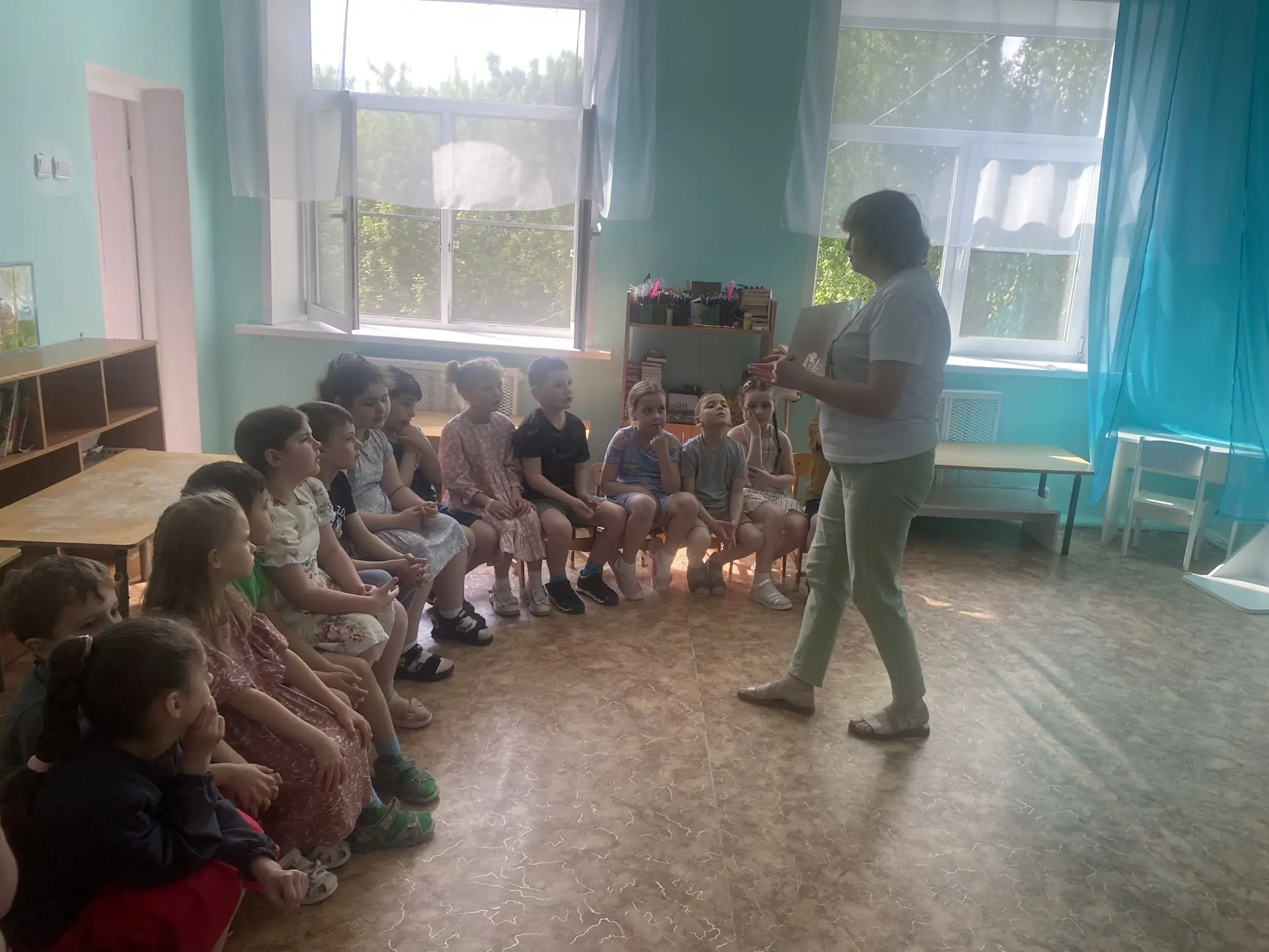 На прошлой неделе в нашем саду прошла необычная встреча: к нам в гости пришли сотрудник...