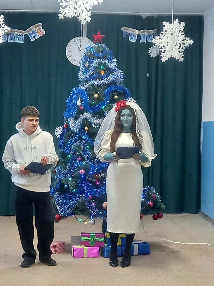 🎄 29 декабря все старшеклассники собрались на весёлую Новогоднюю ёлку! Это было время,...
