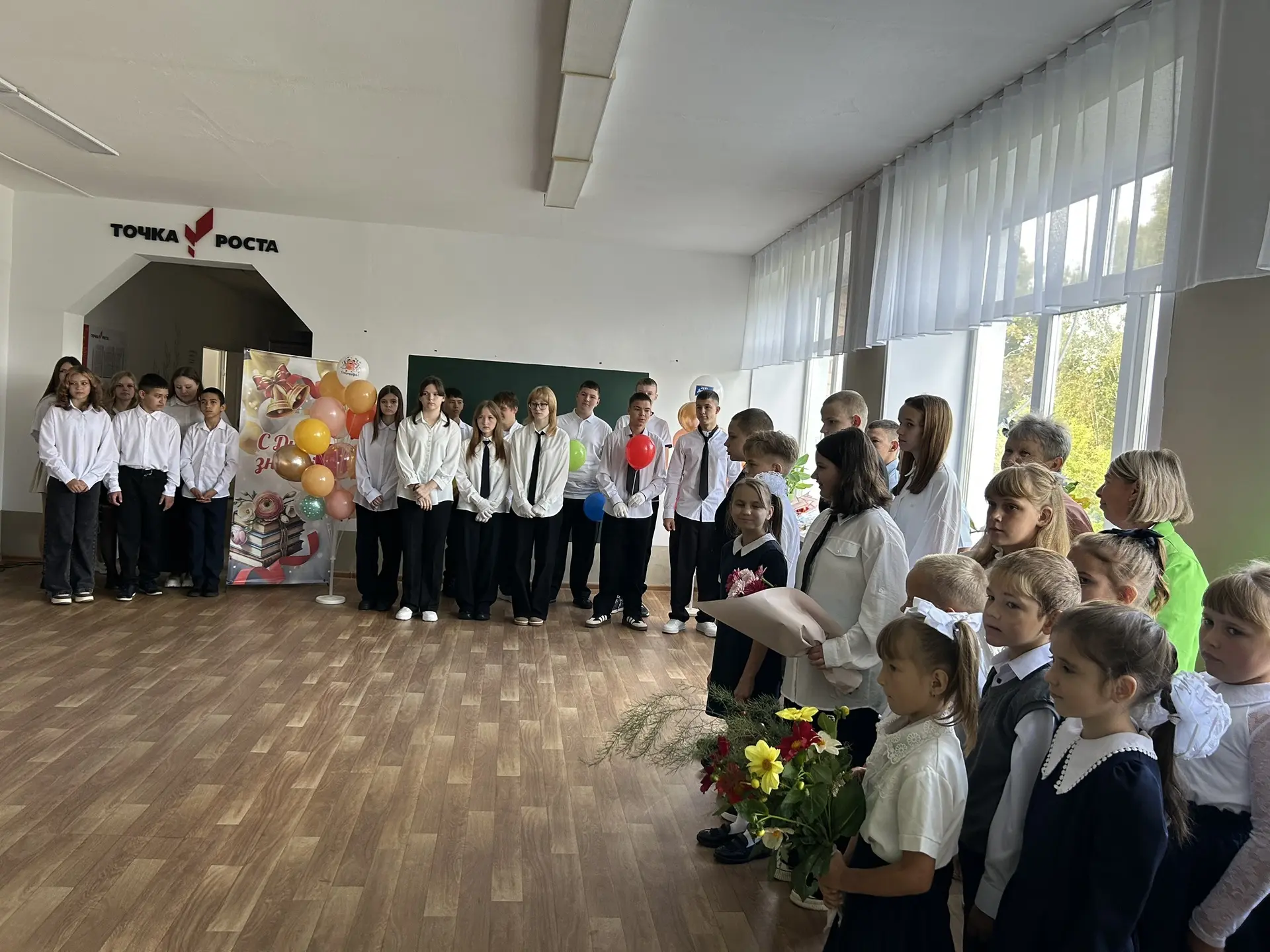 Сегодня в нашей школе прошла торжественная линейка, посвящённая Дню знаний. 🍂