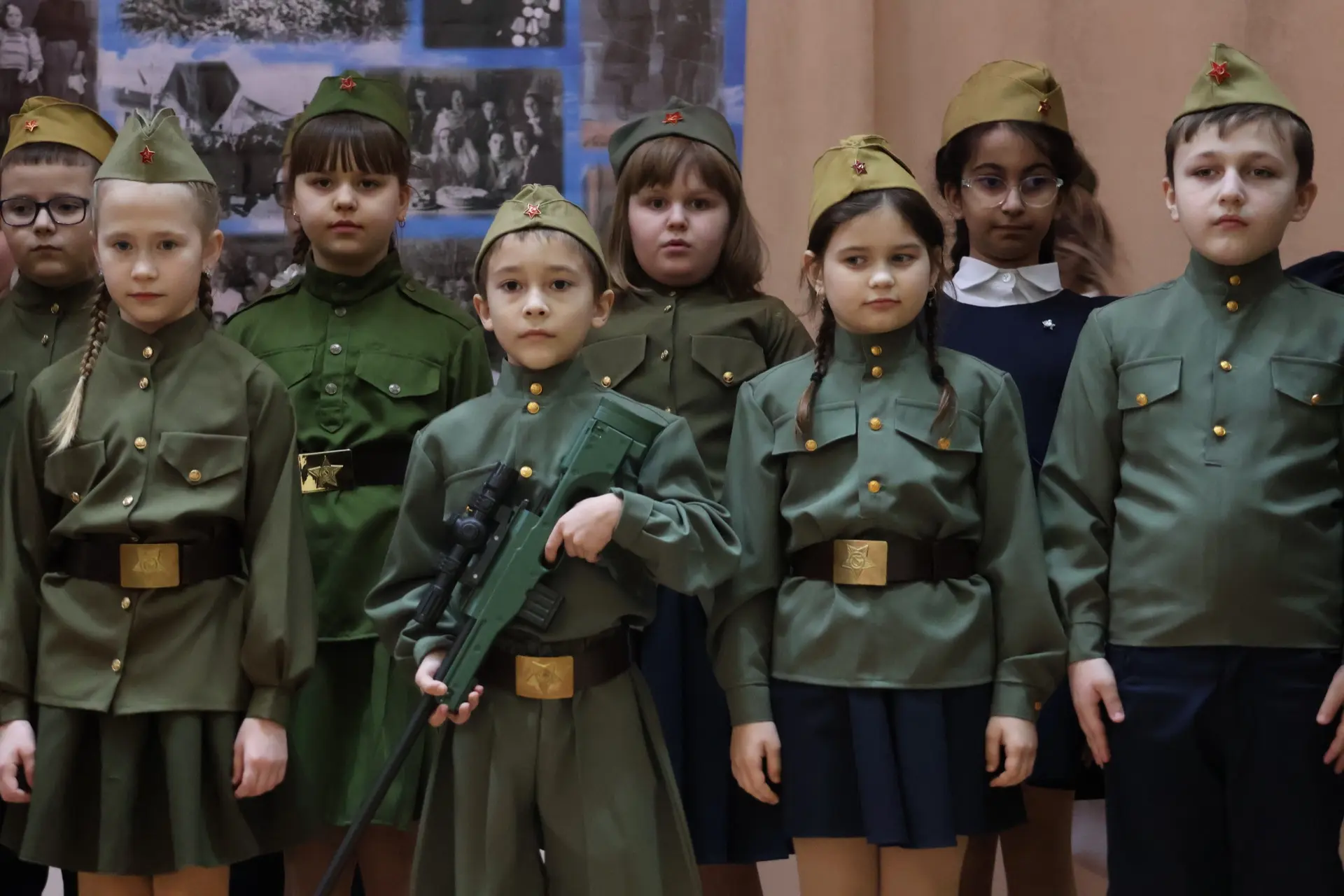 🎤 В нашей школе прошёл фестиваль инсценированной военно-патриотической песни для учащихся 2–7 классо