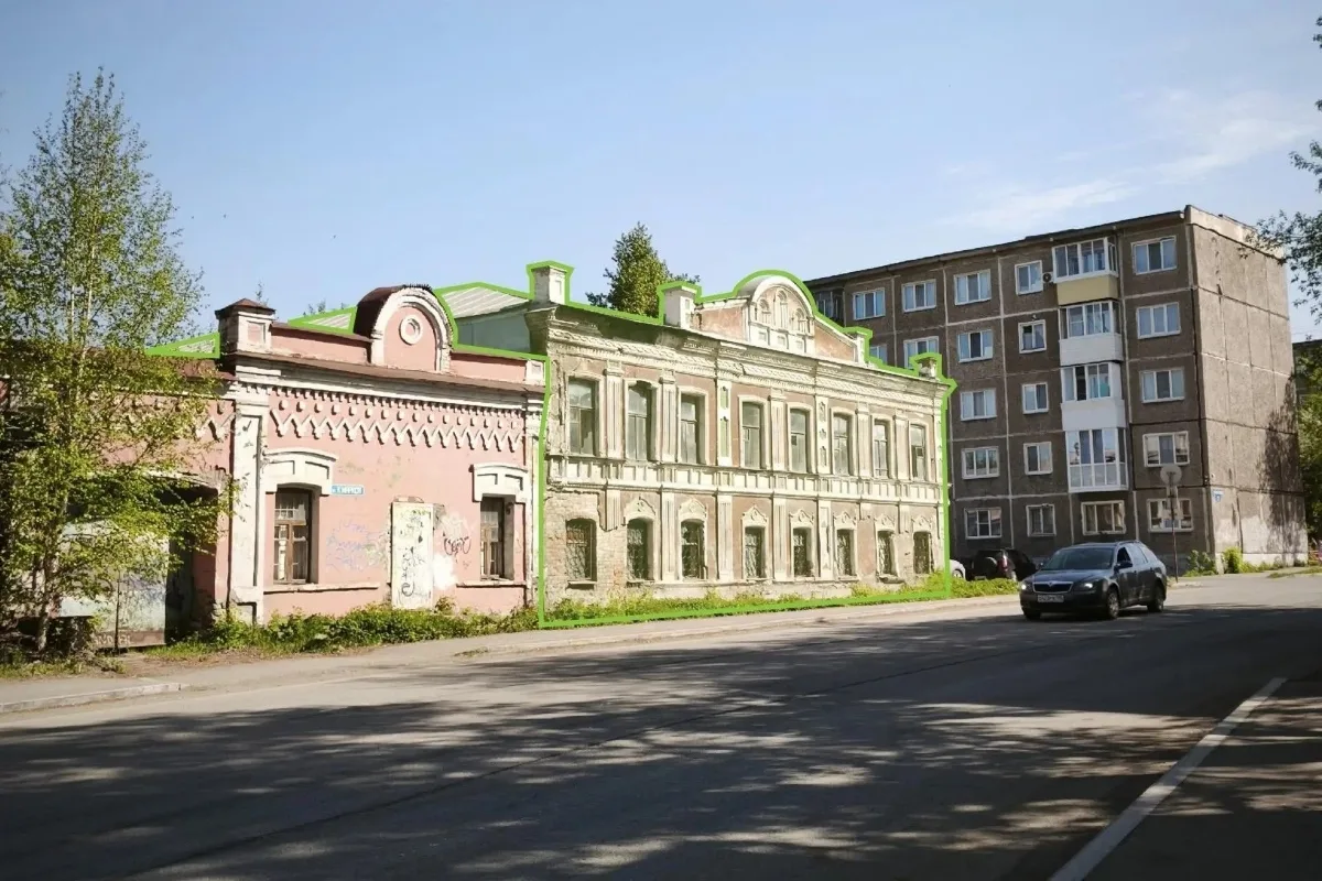 🏠 В центре Нижнего Тагила на аукцион выставлена усадьба купцов Злоказовых.